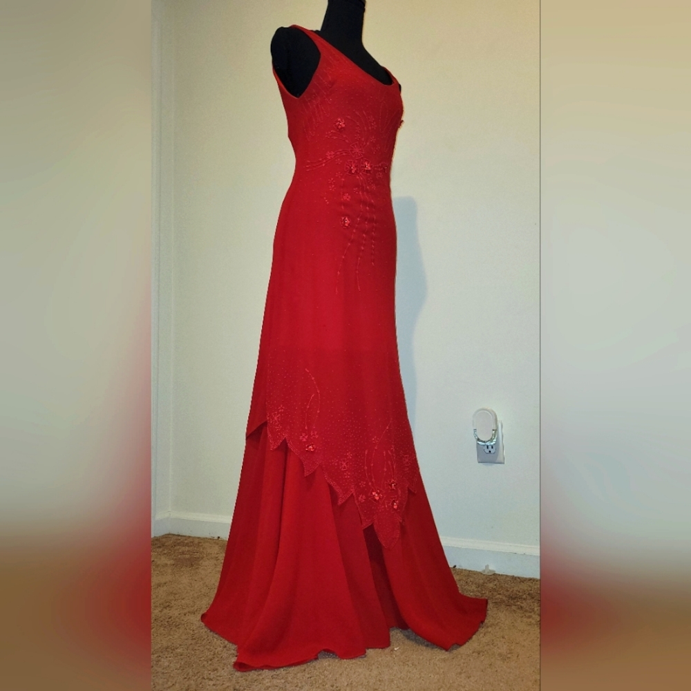 Gorgeous Vintage Y2K Red Gown